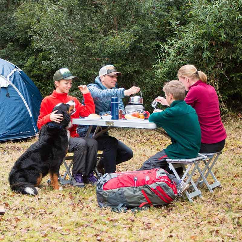 Sillas y mesas de camping
